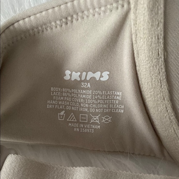 SKIMS NWT fits everybody lace bra size 32A - Picture 7 of 7